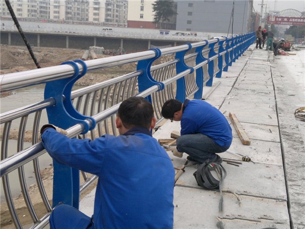 宝山不锈钢桥梁护栏除锈维护的重要性及其方法